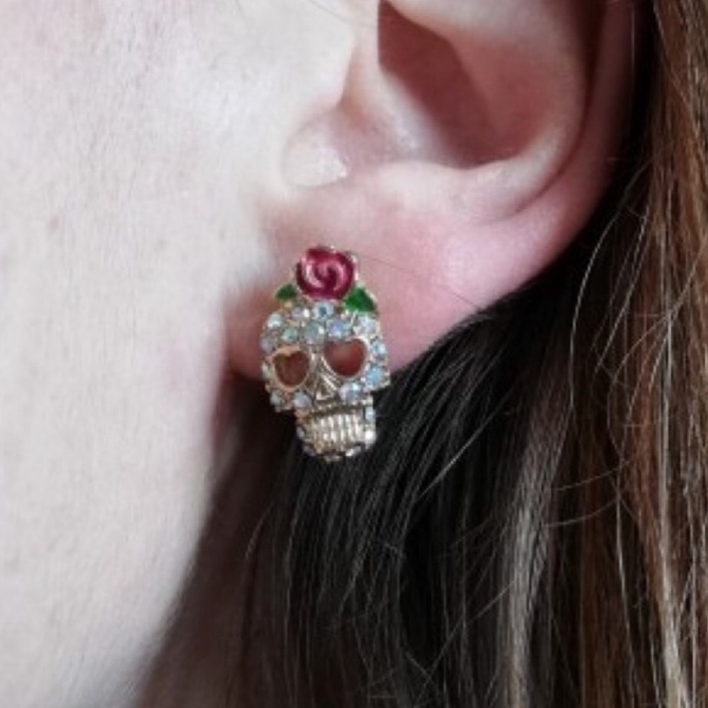ONE PAIR LEFT! Skull rhinestone earrings💀 - Picture 4 of 4